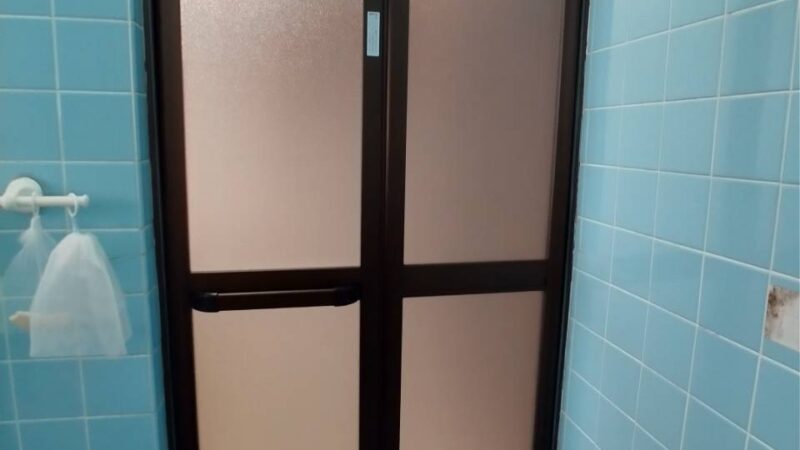 今の枠のまま新しいドアに交換できるYKKの浴室ドア