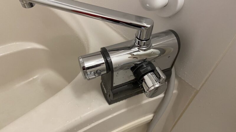 アパートの浴室水栓をお湯の調整が簡単な混合水栓に取り替え