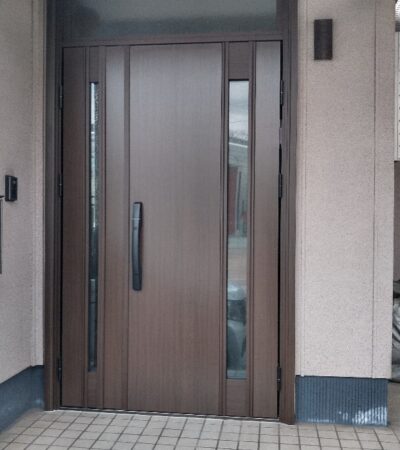 鍵がかからない重い玄関ドアを２重ロック自動鍵のドアに交換して防犯性も向上